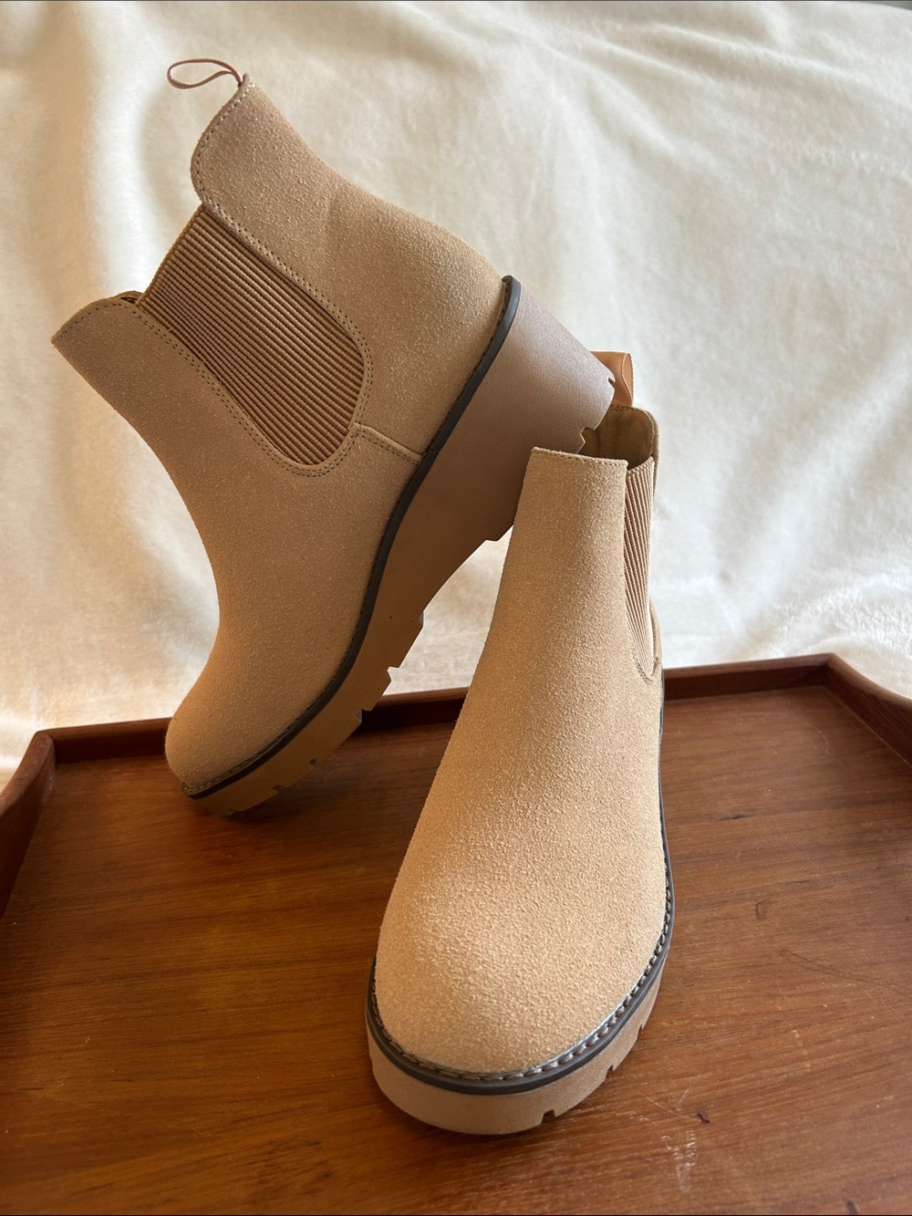 NWOT Athlefit Women's Apricot Faux Leather Lug Sole Chunky Heel Slip on Chelsea